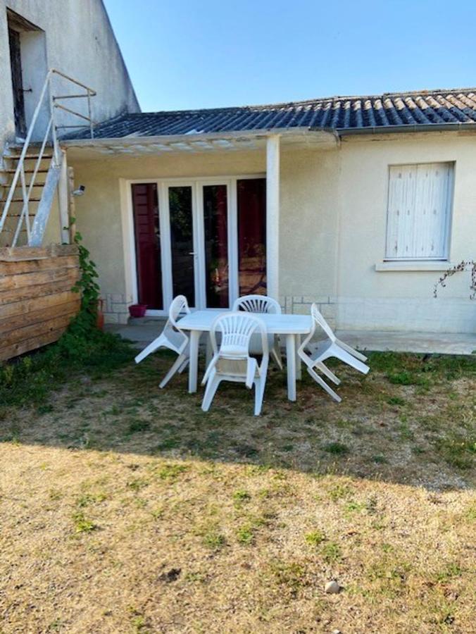 Maison Charmante A Saint-Patrice Avec Jardin Prive ภายนอก รูปภาพ